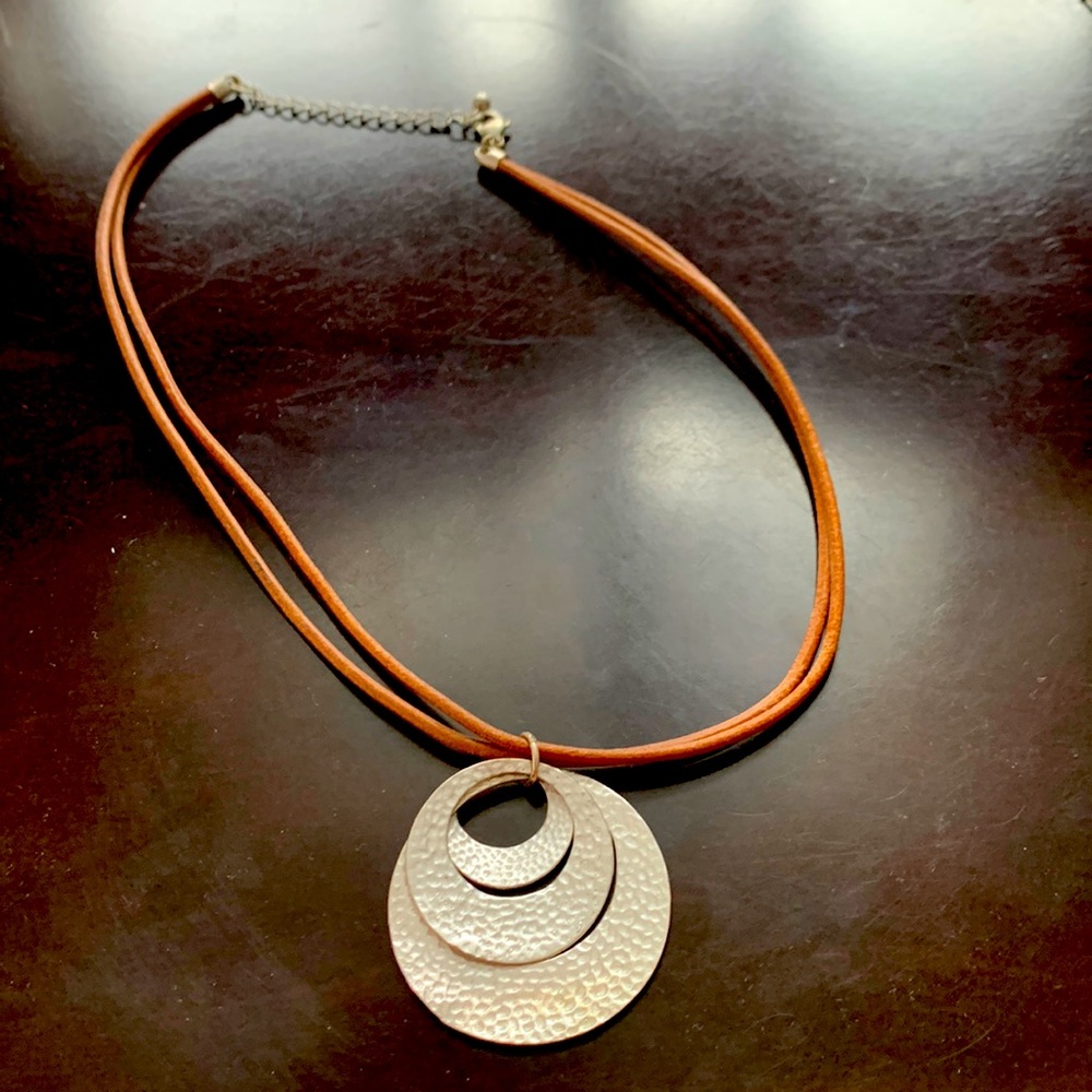 Leather chocked with silver pendant